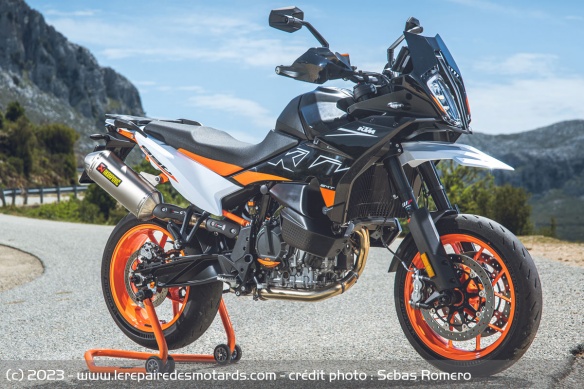 La KTM 890 SMT La KTM 890 SMT