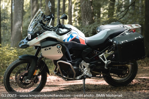 Outre son moteur et sa fourche, le trail est similaire techniques à la F 850 GS Adventure Outre son moteur et sa fourche, le trail est similaire techniques à la F 850 GS Adventure