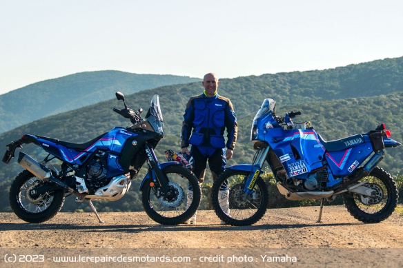 Stéphane Peterhansel avec la Ténéré 700 World Rally et sa moto de 1993 Stéphane Peterhansel avec la Ténéré 700 World Rally et sa moto de 1993