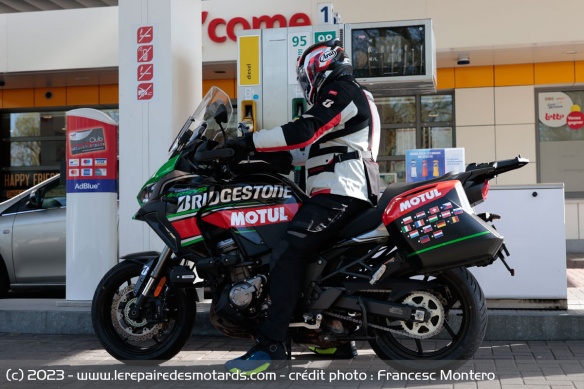 Pour son nouveau défi, Thierry Sarasyn est passé sur une Kawasaki Versys 1000 SE Pour son nouveau défi, Thierry Sarasyn est passé sur une Kawasaki Versys 1000 SE