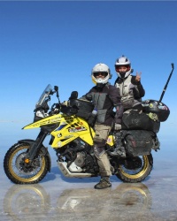 Tentative de record pour un tour du monde à moto - Crédit photo : Lavi & Ollie
