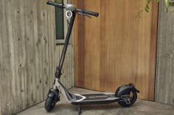 Niu met du carbone dans ses trottinettes