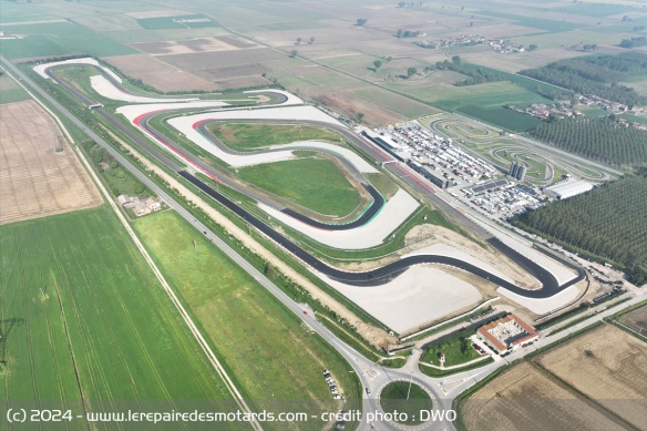 C'est sur le circuit de Crémone que se tient ce premier test officiel C'est sur le circuit de Crémone que se tient ce premier test officiel