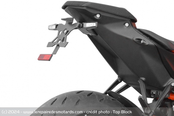 Le support de plaque Top Block pour KTM 1390 Super Duke R Le support de plaque Top Block pour KTM 1390 Super Duke R