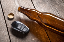 Une fille 6 ans conduit son père alcoolisé - Crédit photo : FabrikaPhoto/Envato