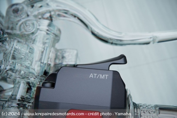 Le système Y-AMT permet le choix entre changement de rapport automatique (AT) et manuel (MT) Le système Y-AMT permet le choix entre changement de rapport automatique (AT) et manuel (MT)