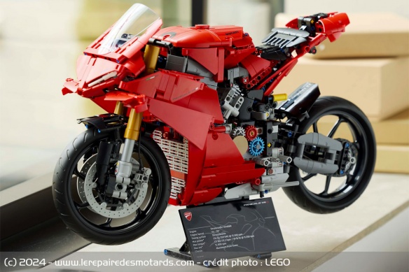 LEGO Technic Ducati Panigale V4 S LEGO Technic Ducati Panigale V4 S