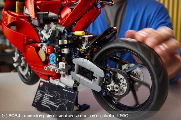 LEGO Technic Ducati Panigale V4 S LEGO Technic Ducati Panigale V4 S
