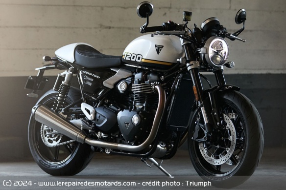 Le catalogue d'accessoires permet de transformer la Speed Twin en café racer Le catalogue d'accessoires permet de transformer la Speed Twin en café racer