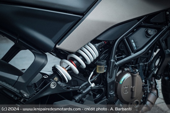 L'amortisseur WP Apex de la Husqvarna Svartpilen 125 L'amortisseur WP Apex de la Husqvarna Svartpilen 125
