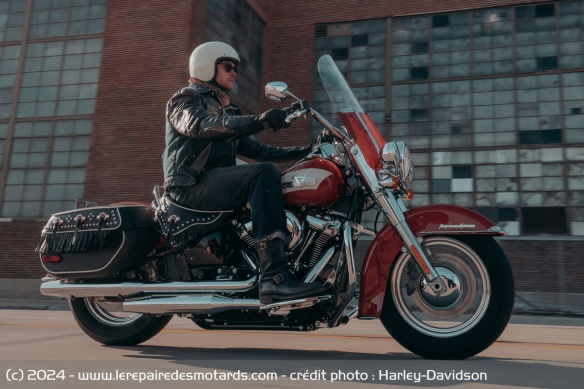 L'Hydra Glide Revival s'appuie sur le châssis softail