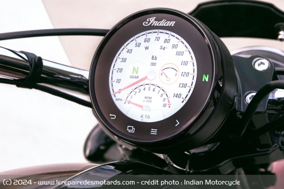 Le compteur TFT de l'Indian Super Scout