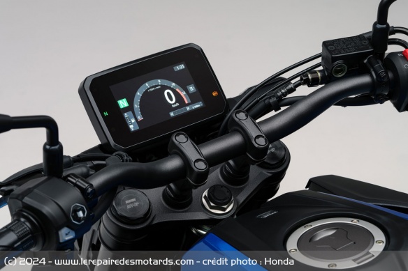 Le compteur TFT de 5 pouces de la Honda CB125R Le compteur TFT de 5 pouces de la Honda CB125R