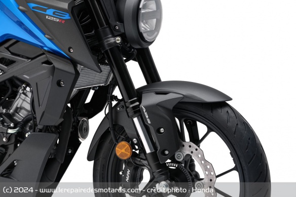 La fourche Showa SFF-BF de 41 mm de la Honda CB125R La fourche Showa SFF-BF de 41 mm de la Honda CB125R