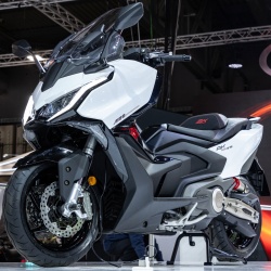 Maxi-scooter Kymco AK Premium 575