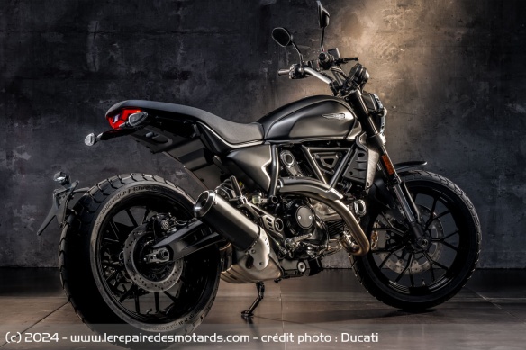 Moto Ducati Scrambler Icon Dark Moto Ducati Scrambler Icon Dark