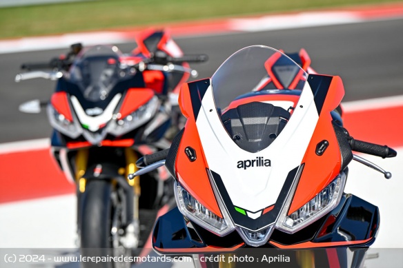 RSV4 ou Tuono V4, il faut compter 500 euros de plus que les versions Factory pour ces éditions spéciales RSV4 ou Tuono V4, il faut compter 500 euros de plus que les versions Factory pour ces éditions spéciales