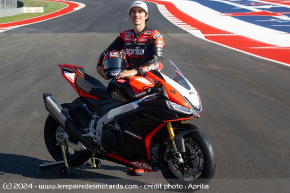 Maverick Vinales et la série spéciale de la RSV4 Factory Maverick Vinales et la série spéciale de la RSV4 Factory