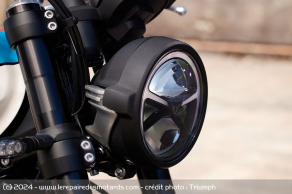 Le phare de la Triumph Speed Twin 900 Le phare de la Triumph Speed Twin 900