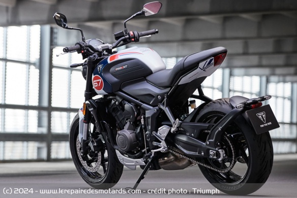 Roadster Triumph Trident Triple Tribute