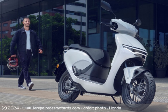 Scooter électrique Honda CUV e: Scooter électrique Honda CUV e: