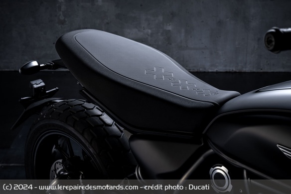Moto Ducati Scrambler Icon Dark Moto Ducati Scrambler Icon Dark