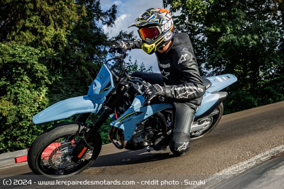 Supermotard Suzuki DR-Z4SM 2025 Supermotard Suzuki DR-Z4SM 2025