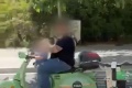 Il laisse guidon scooter à fille 5 ans