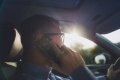 Verbalisé être gratté tête conduisant