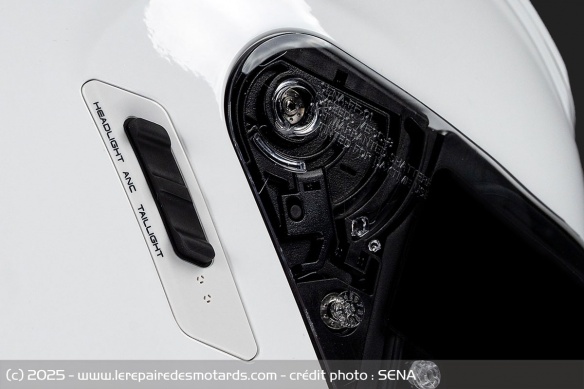 L'ANC de SENA n'isole pas le motard, mais lui offre un meilleur confort sonore