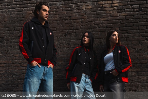 Dans un style plus urbain, la collection comprend aussi une veste Dans un style plus urbain, la collection comprend aussi une veste
