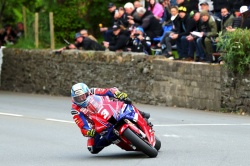 Tourist Trophy : Harrison triomphe en Superstock - Crédit photo : IOMTT