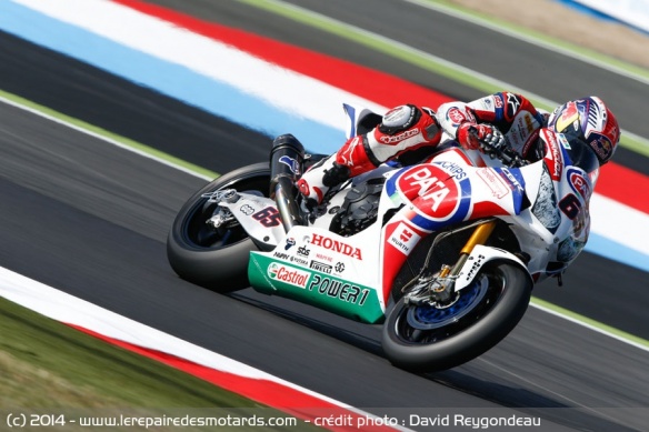 Jonathan Rea sous les couleurs Honda lors du WSBK de Magny-Cours en 2014
