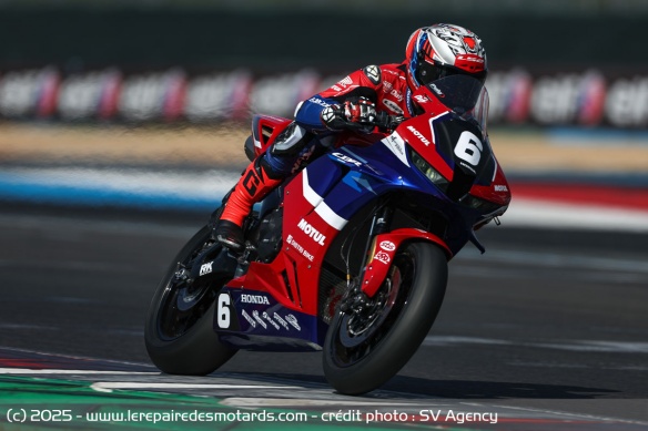 Invité sur la manche de Magny-Cours, Perolari a dominé son sujet, malgré une panne durant la 1re course Invité sur la manche de Magny-Cours, Perolari a dominé son sujet, malgré une panne durant la 1re course