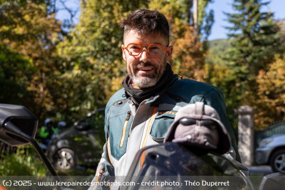 ''Avoir des motards du monde réel qui font des erreurs, c'est mieux. Ça aide les équipes à comprendre comment les motos sont réellement utilisées'' ''Avoir des motards du monde réel qui font des erreurs, c'est mieux. Ça aide les équipes à comprendre comment les motos sont réellement utilisées''