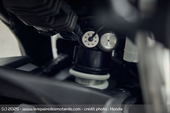 L'amortisseur Showa EERA de la Honda CB1000GT