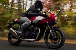 Caf&eacute; racer Triumph Thruxton 400