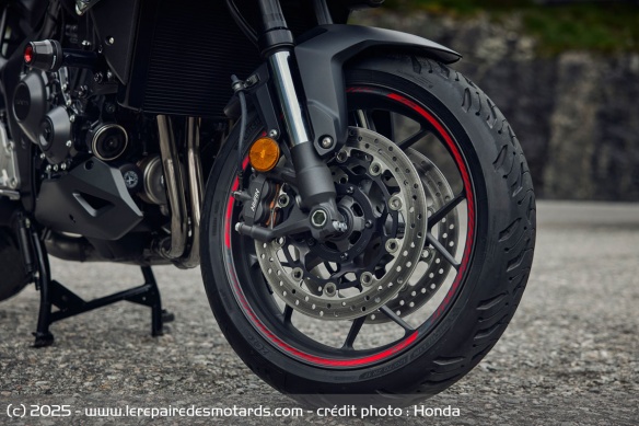 Les freins avant Nissin de la Honda CB1000GT