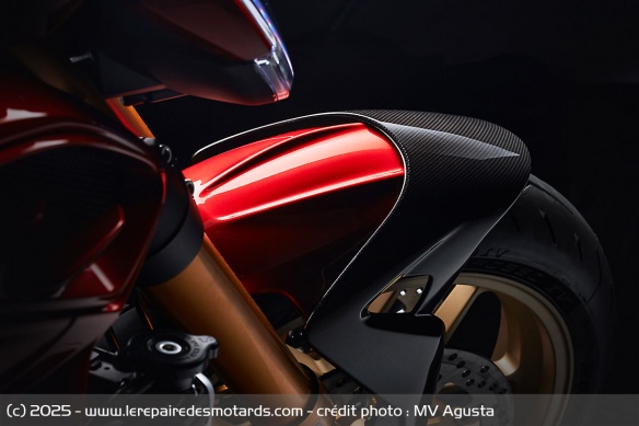 Le garde-boue avant de la MV Agusta Brutale Serie Oro
