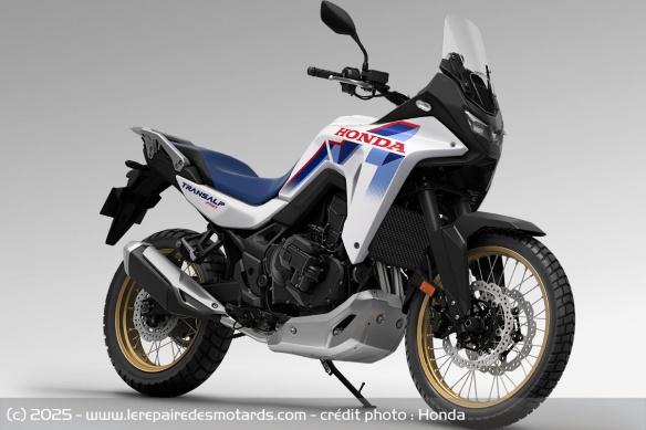 La Transalp reçoit aussi des suspensions réglables en compression et détente