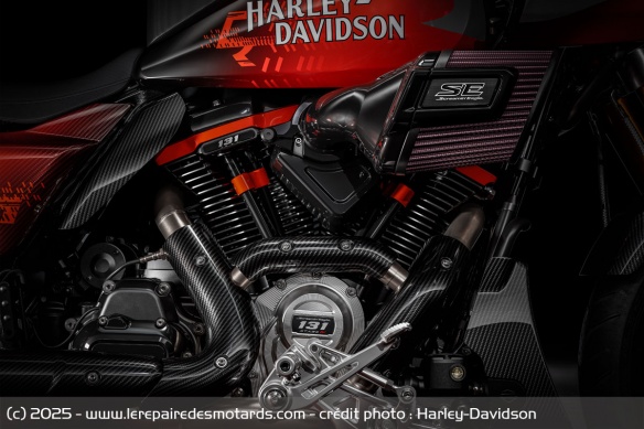 Série limitée Harley-Davidson CVO Road Glide RR Série limitée Harley-Davidson CVO Road Glide RR