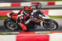 Moto Ducati Hypermotard V2