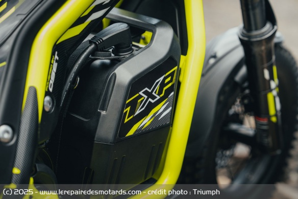 La batterie amovible de la Triumph TXP-20 La batterie amovible de la Triumph TXP-20