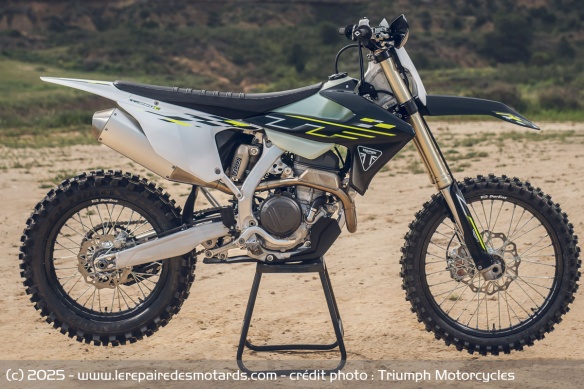 La cross-country Triumph TF 250-C La cross-country Triumph TF 250-C