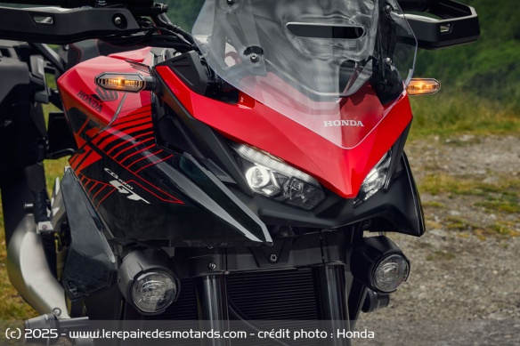 Le phare de la Honda CB1000GT