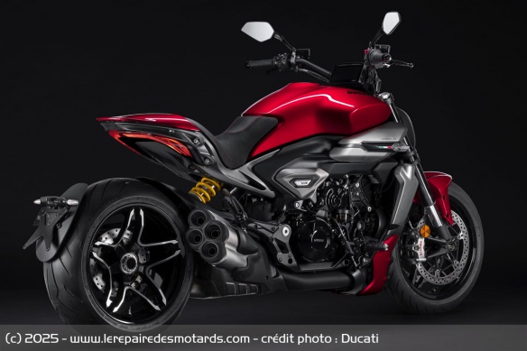 Power cruiser Ducati XDiavel V4 Power cruiser Ducati XDiavel V4