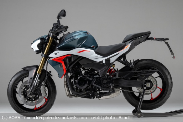 Roadster Benelli Tornado Naked Twin 550 Roadster Benelli Tornado Naked Twin 550