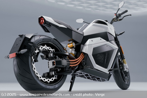 La batterie gagne en capacité et la recharge est compatible avec les prises CCS La batterie gagne en capacité et la recharge est compatible avec les prises CCS