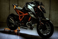La KTM 1290 Super Duke RR 2023 - Crédit photo : Rudi Schedl