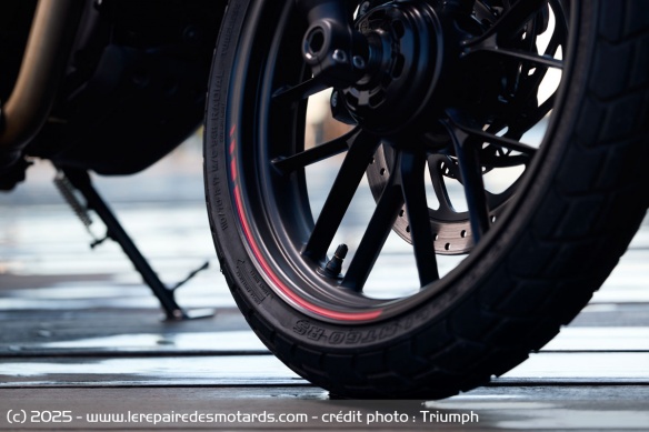 Roadster Triumph Tracker 400